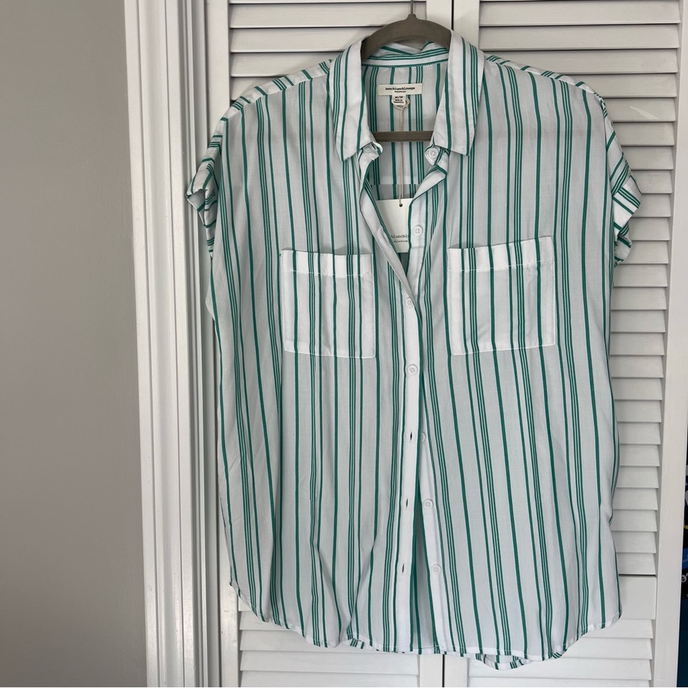 beachlunchlounge Green and White Striped Loose Short Sleeved Shirt Size M, NWT
